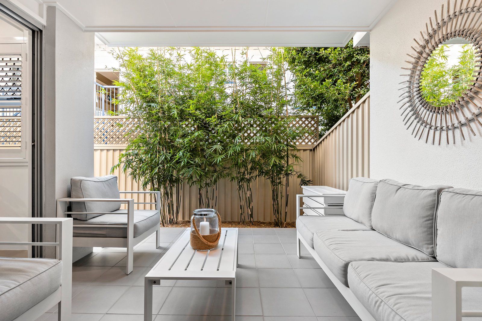 TOWNHOUSE ON BEACH DOORSTEP - FURNITURE INCLUDED JUST WALK IN