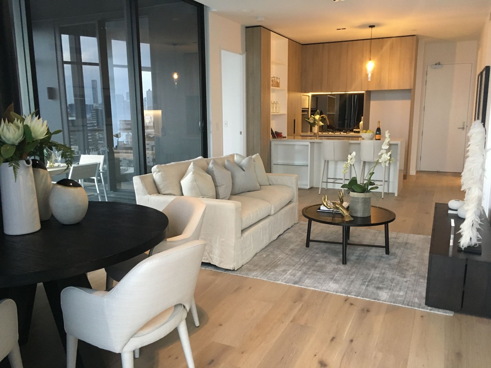 LUCENT, LIFESTYLE APARTMENT IN TRENDY GASWORKS PRECINCT