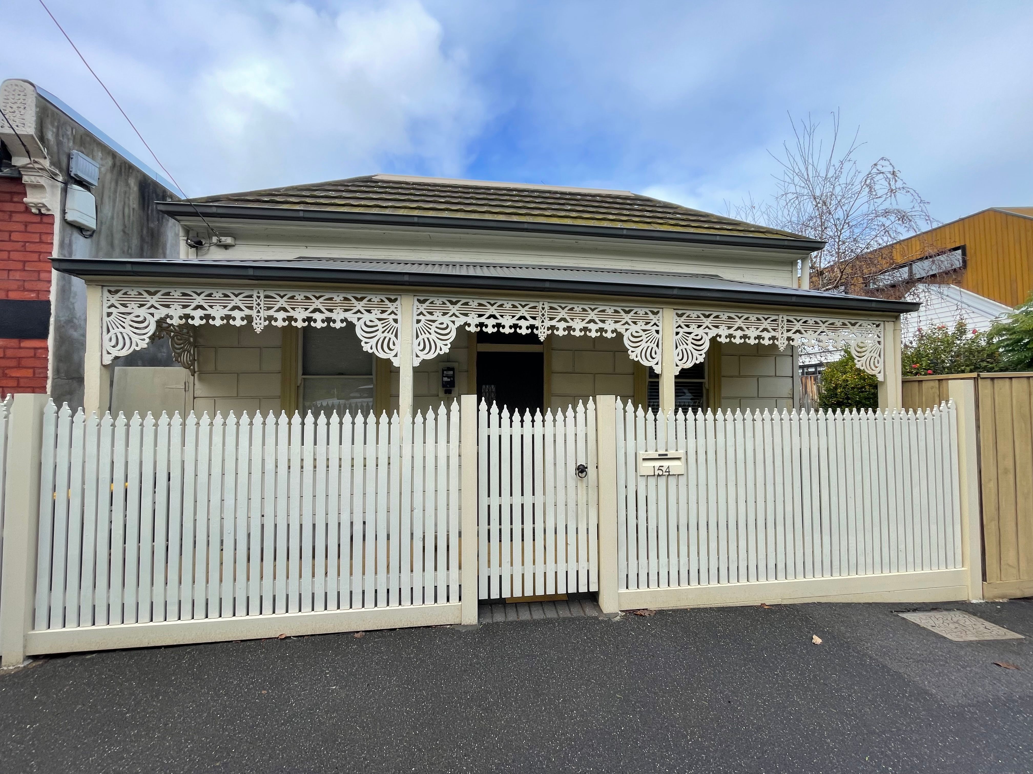 Park Facing 3-Bed Family Home with expansive Garden