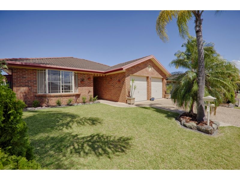 Beautifully presented 3 bedroom contemporary family home in a quiet cul-de-sac.