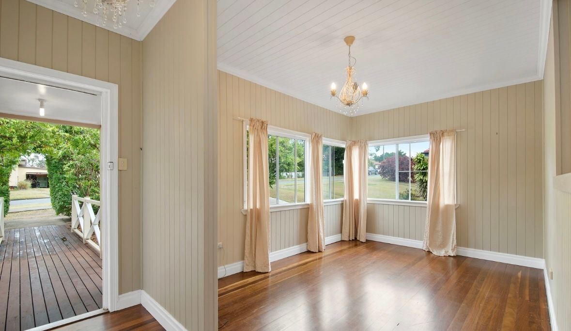 Spacious Petrie Home, 5BR,A/C, Deck, Offers over $1.05M, 809sqm Land