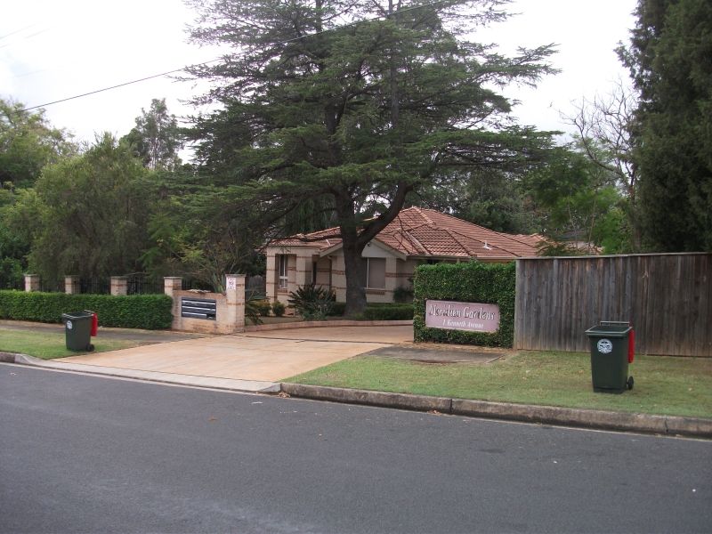 Well located 2 bedroom Townhouse close to all amneties, best schools, bus stop, stockland mall