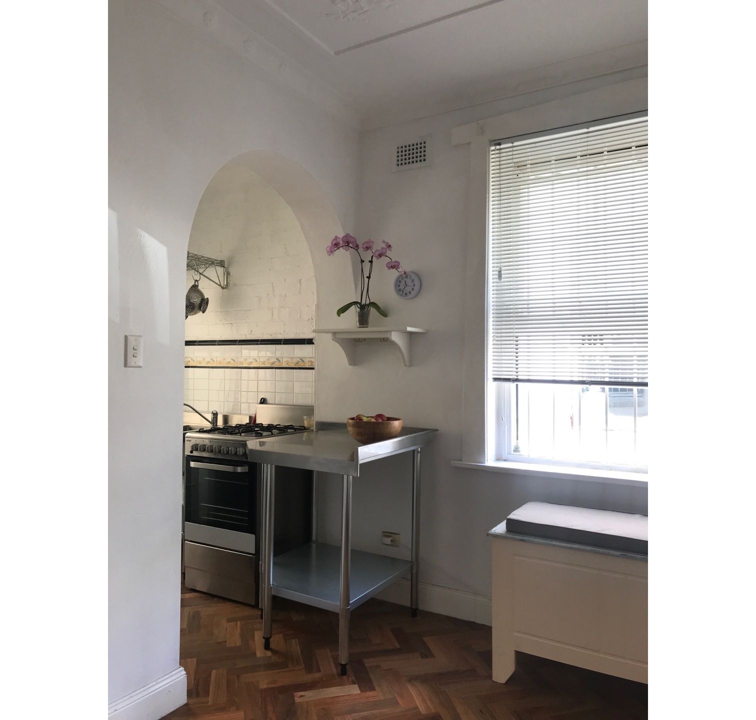Cosy and Bright! NEWLY RENOVATED STUDIO