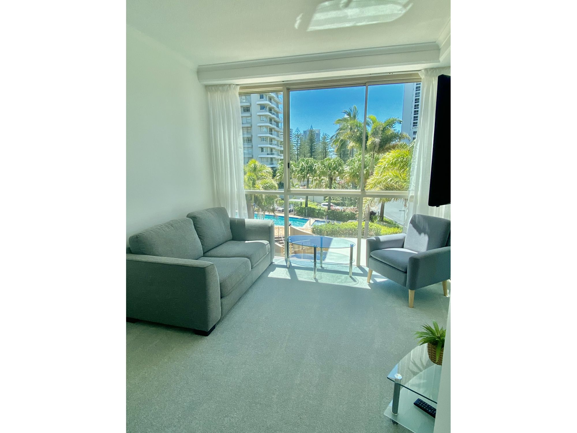 Beautifully Renovated One Bedroom Apartment