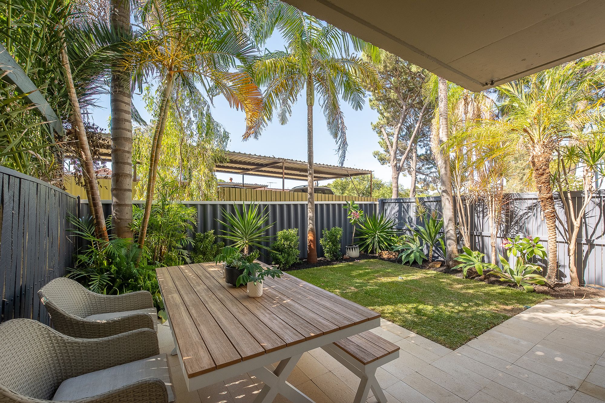 A modern oasis in a dream location- nothing to do, just move in and enjoy inner city living!