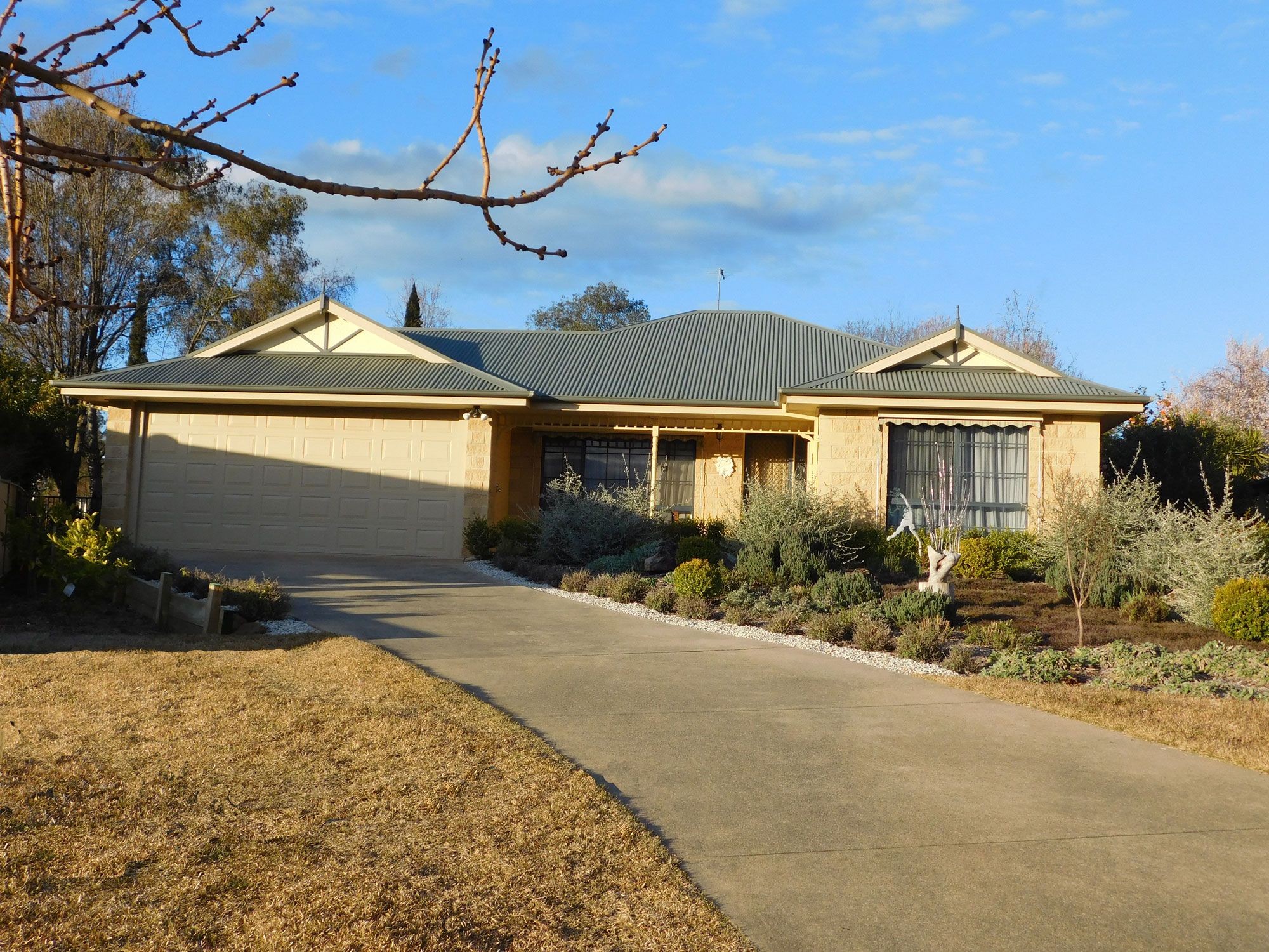 IMMACULATE HOME & QUIET GARDEN OASIS