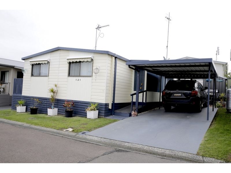 Beautiful 2 Bedroom Home ready to move in to in Bevington Shores Over 50's Village