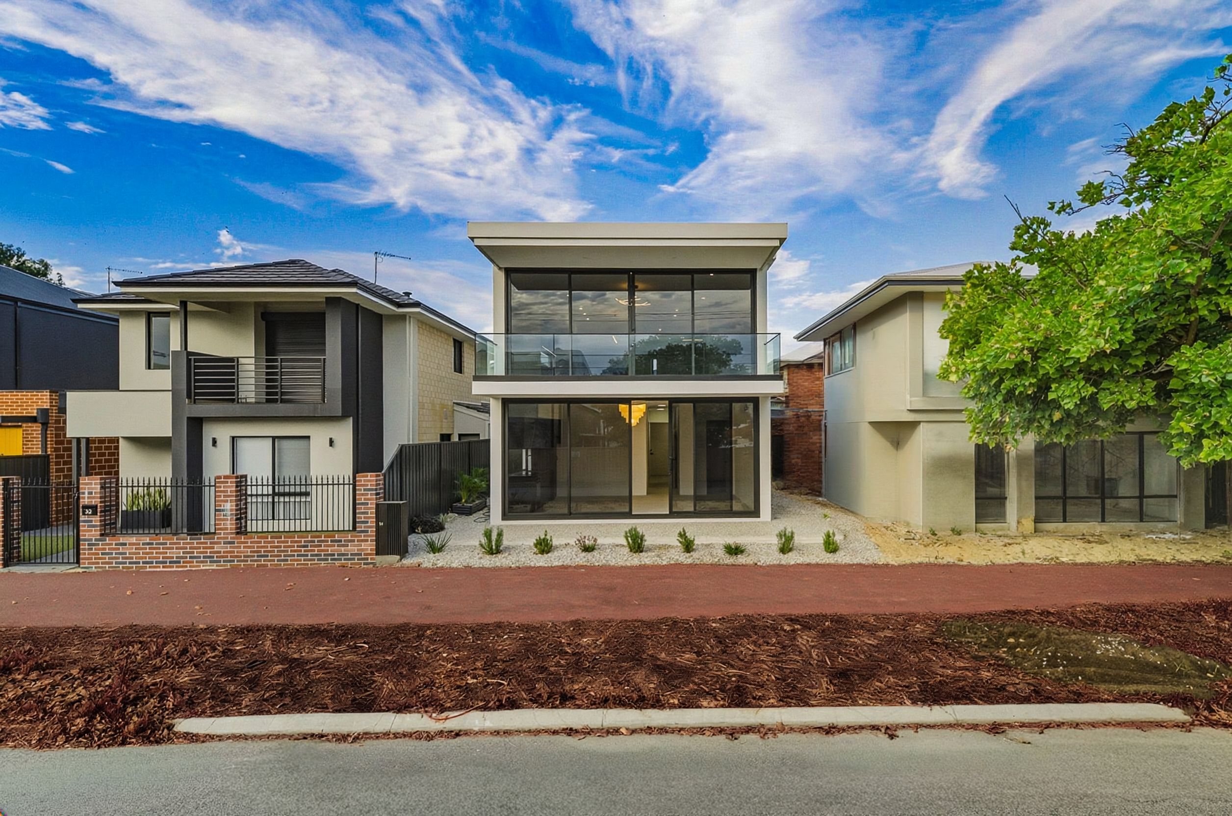 Dual Living in a Quiet Cul-de-Sac – Riverside and walk to Golf Course