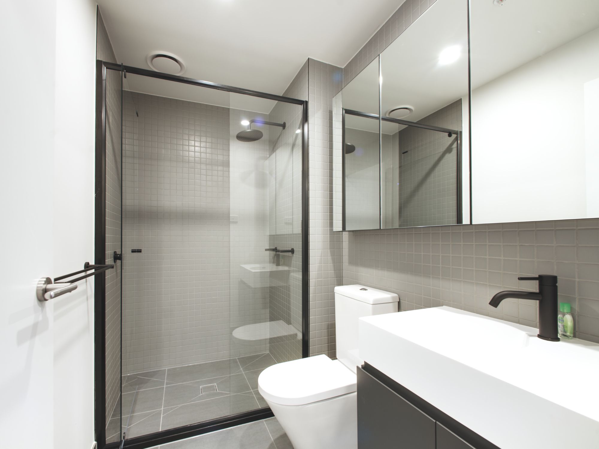 Footscray Gem: Luxurious 2-Bed, 2-Bath Apartment with Special Unique Features