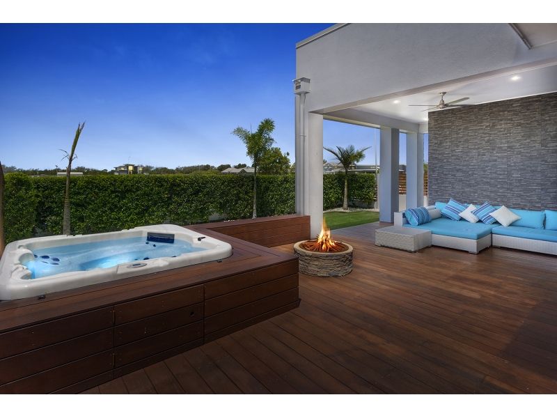 MODERN BEACH HOUSE-ULTIMATE LOCATION!