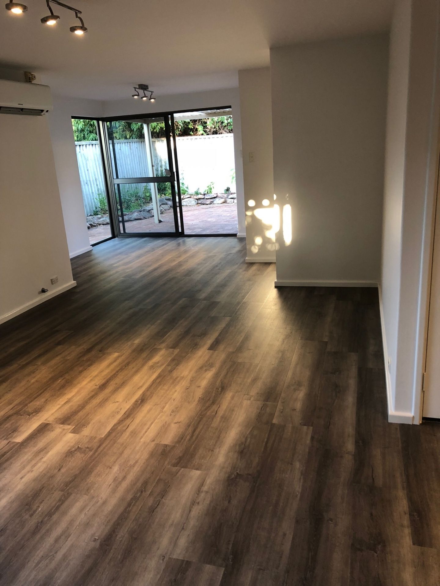 Private and quiet townhouse riverside location