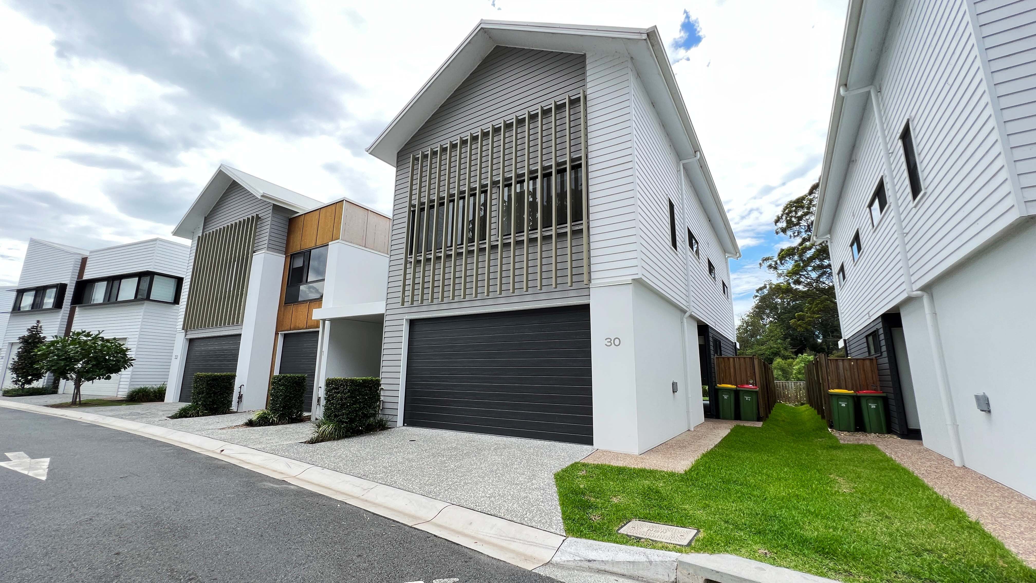 Contemporary and tranquil 4-bedroom Mudgeeraba townhouse