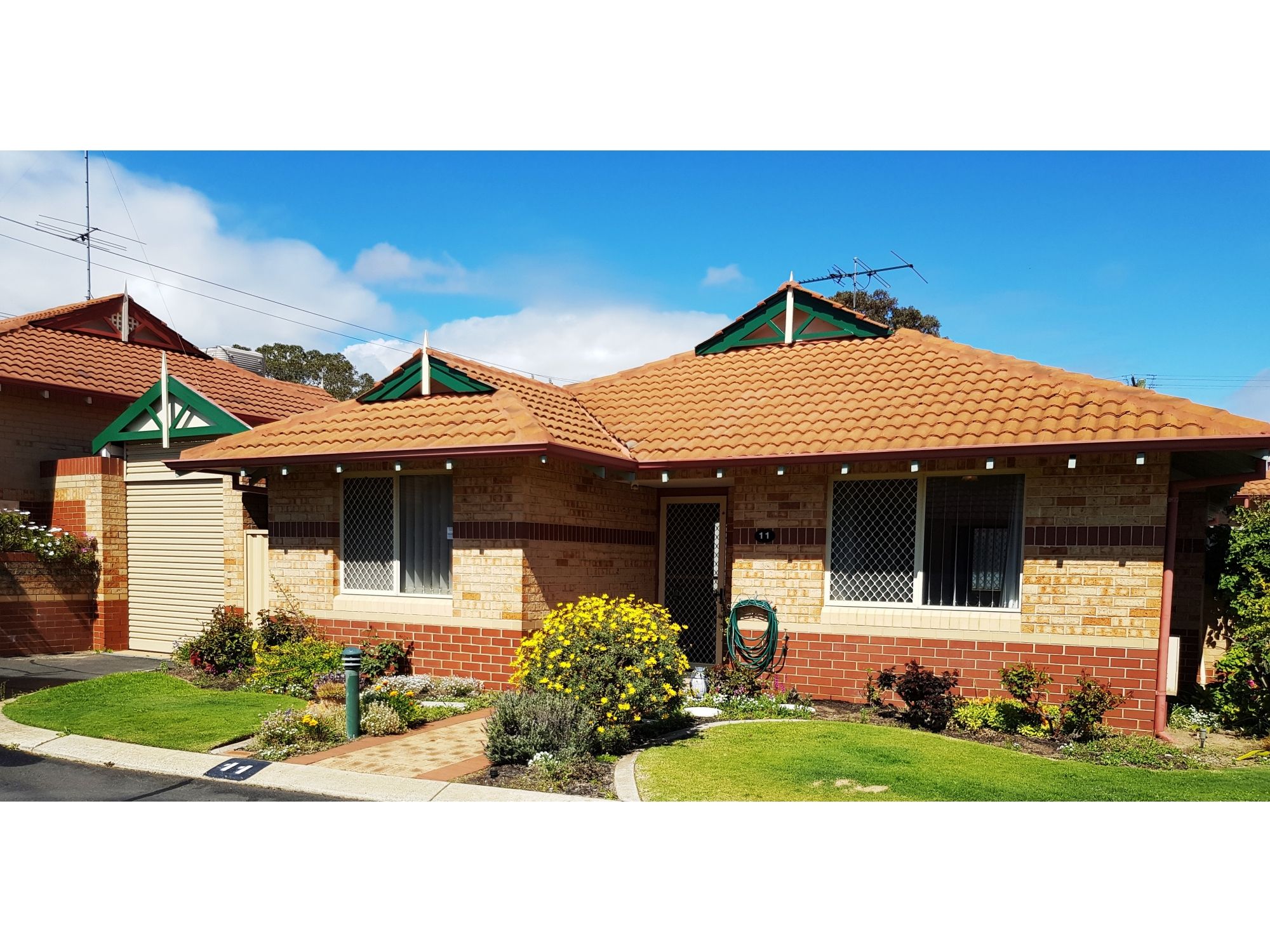 Quality 2 Bedroom 1 Bathroom sought after Home in “ELIZABETH GARDENS” for over 55’s.