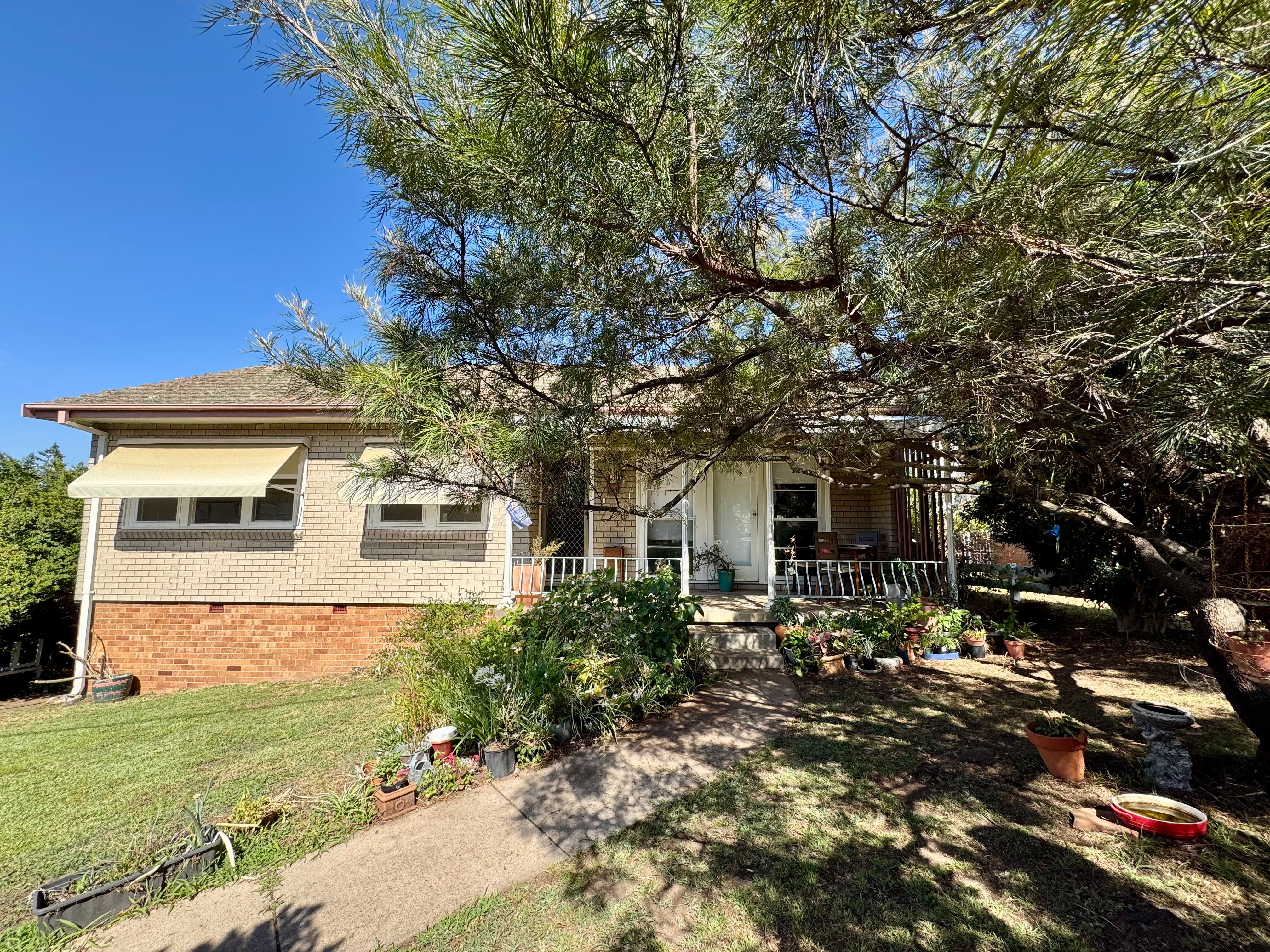 Dual Delight: Perfect investment with dual income or first home.