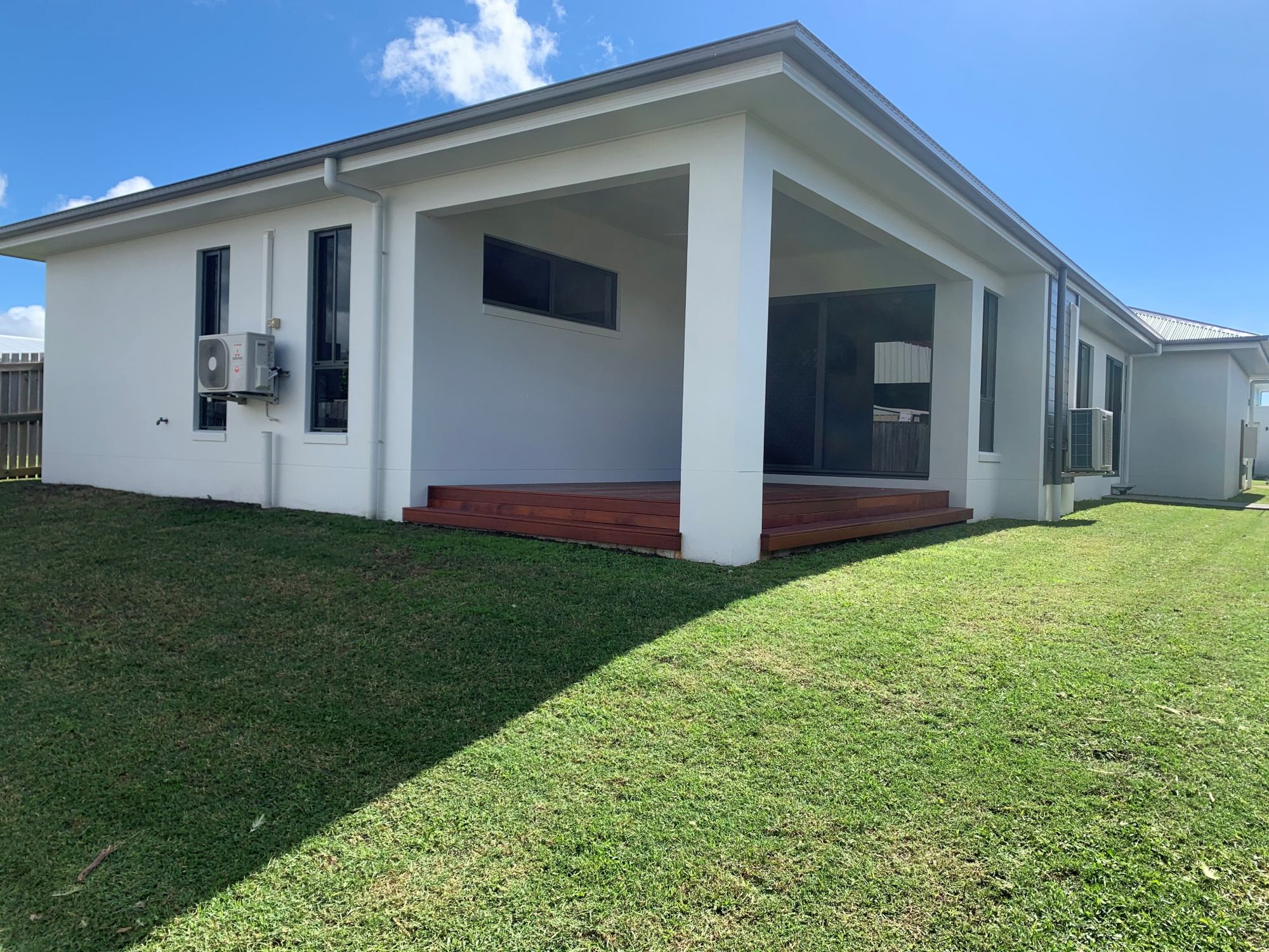 LIVE LIKE a HOLIDAY - LIVE on the LAKE.