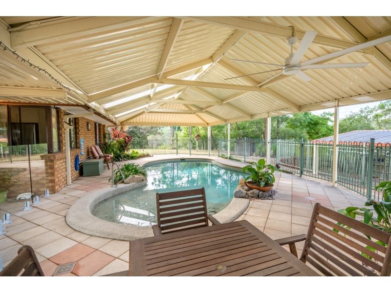 Gardens, Pool and Lifestyle - easy commute to Brisbane and the Gold Coast
