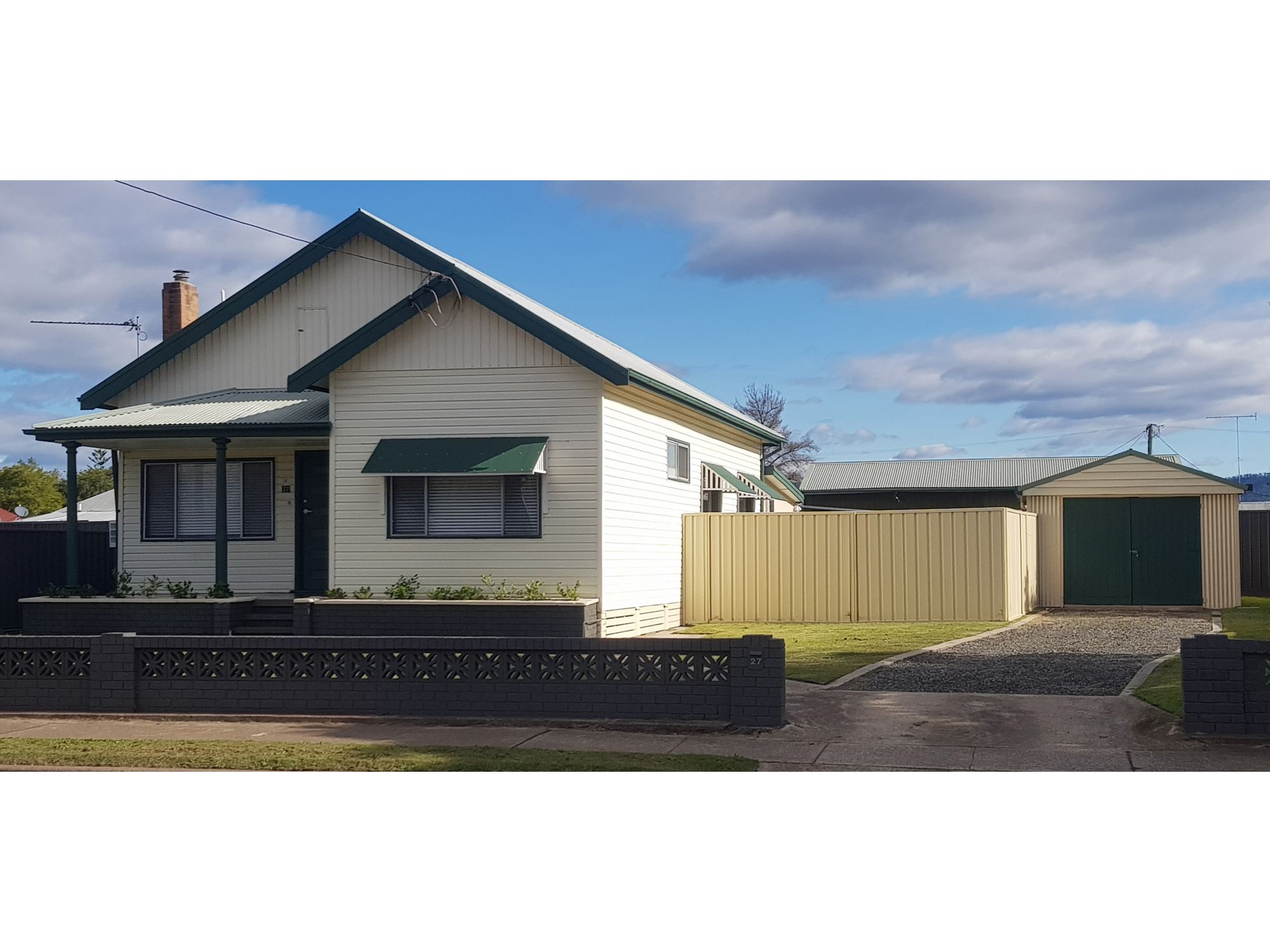 GOOD SIZE HOUSE WITH TEENAGE RETREAT, CLOSE TO TOWN CENTRE