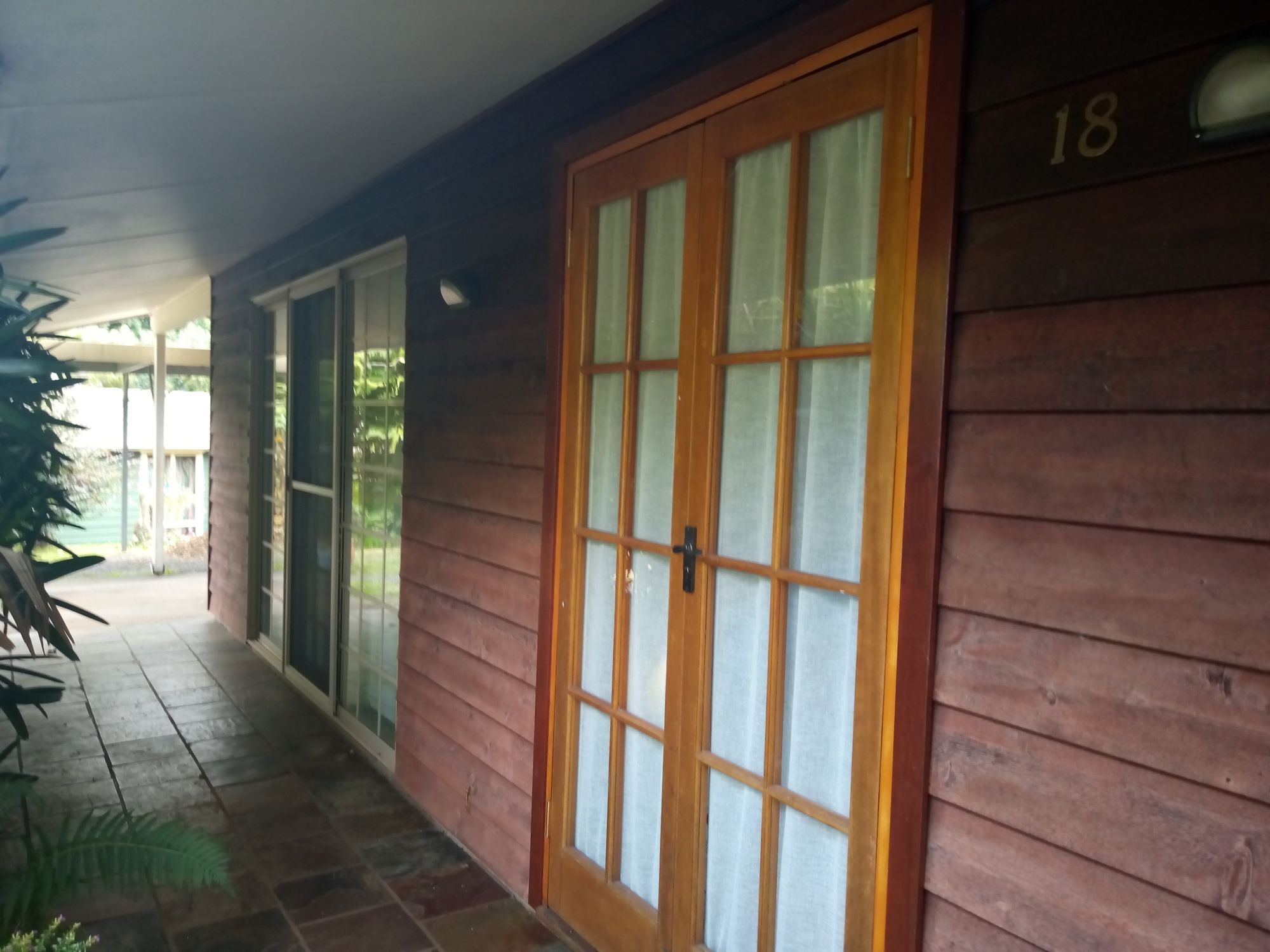 Nice quiet position in country village . large block ,1000m2. inground pool. beautiful Byron Bay beaches 25 mins. away