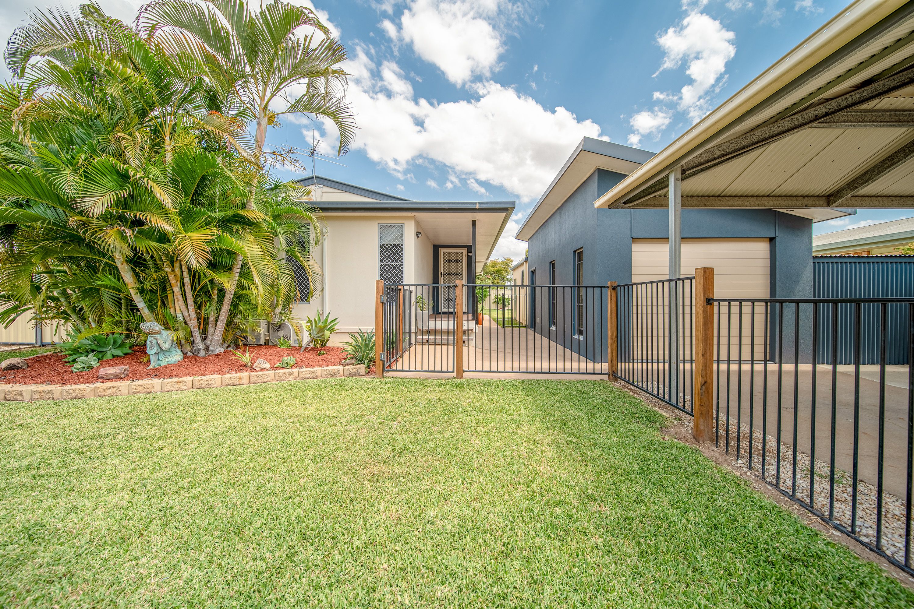 Neat and tidy low maintenance 3 Bedroom House in Emerald. Perfect for family living or investment opportunity.