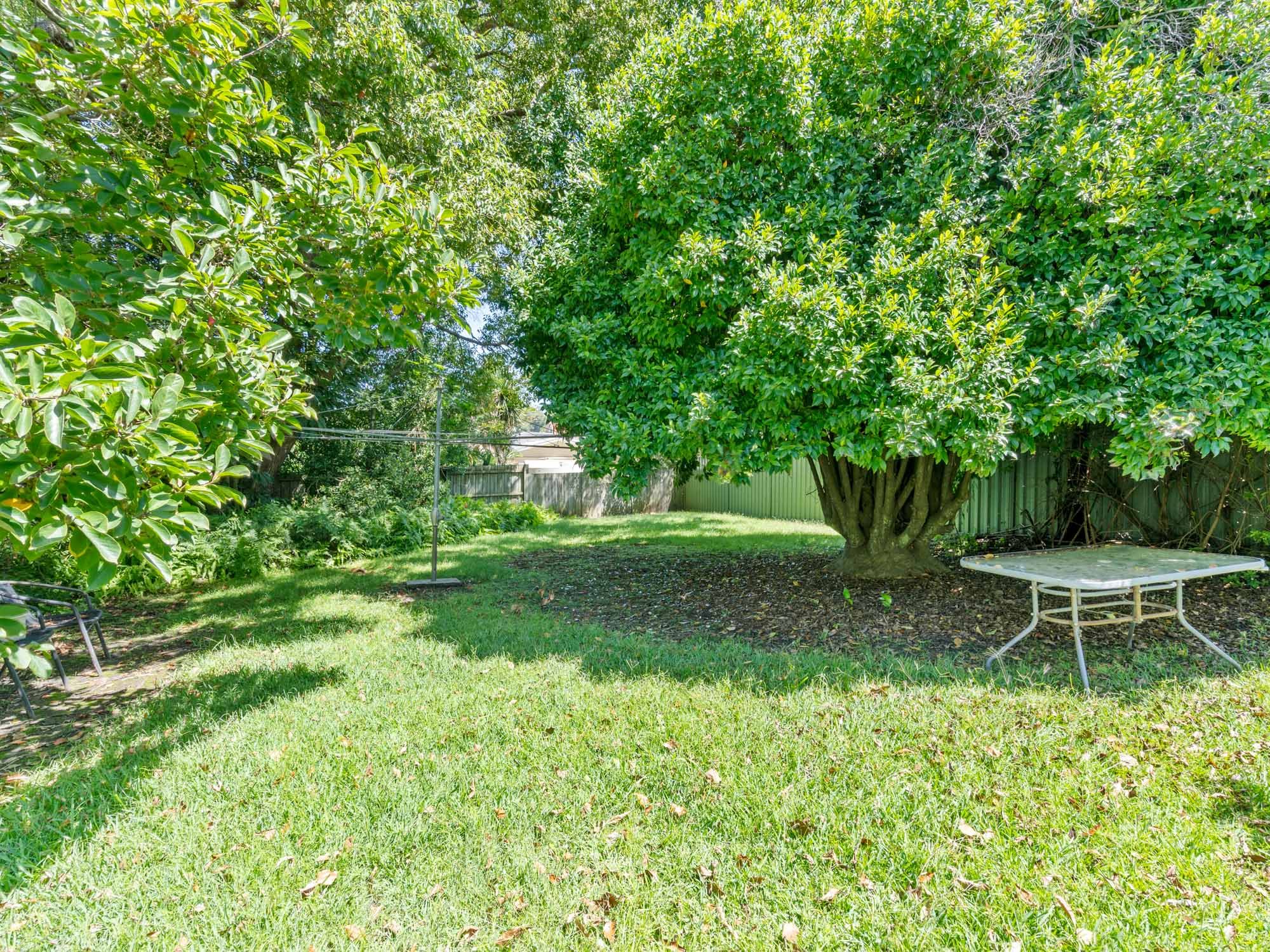 Small house...Great Lifestyle...Huge potential.