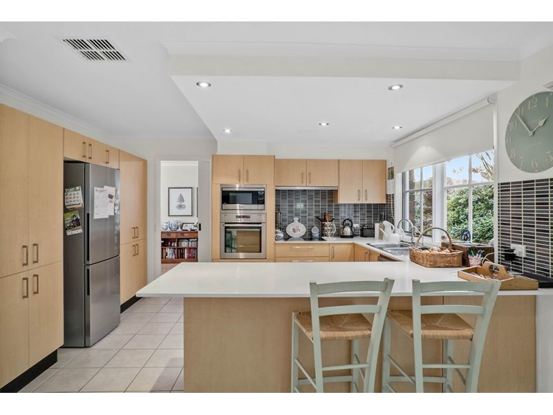 Beautiful cottage style home situated in quiet cul-de-sac 0.9 kms from Warners Bay foreshore