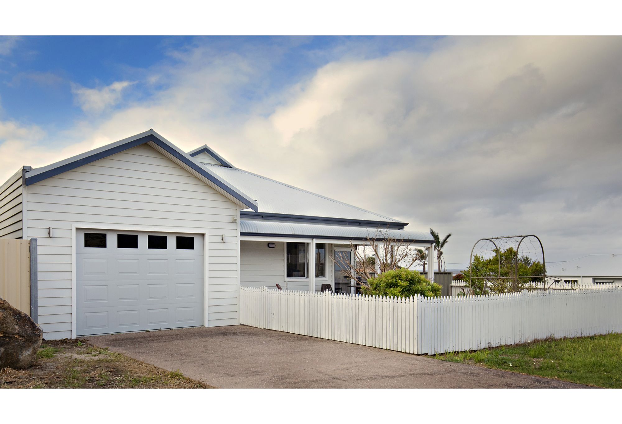 Modern country style home with Ocean outlook close to town centre