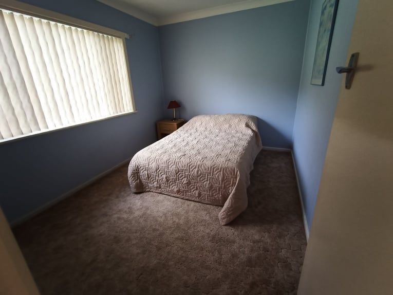 3 BR house, high set and sunny. Distant lake views. Great yard. 2 bthrms, double spa bath, 1.5 garage, large open plan living area, hardwood floors.