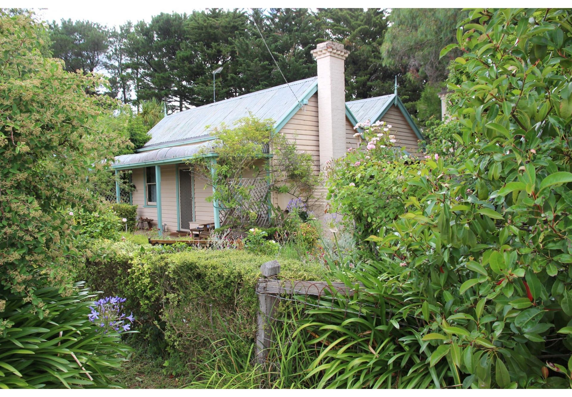 Large block, peaceful views, central Daylesford