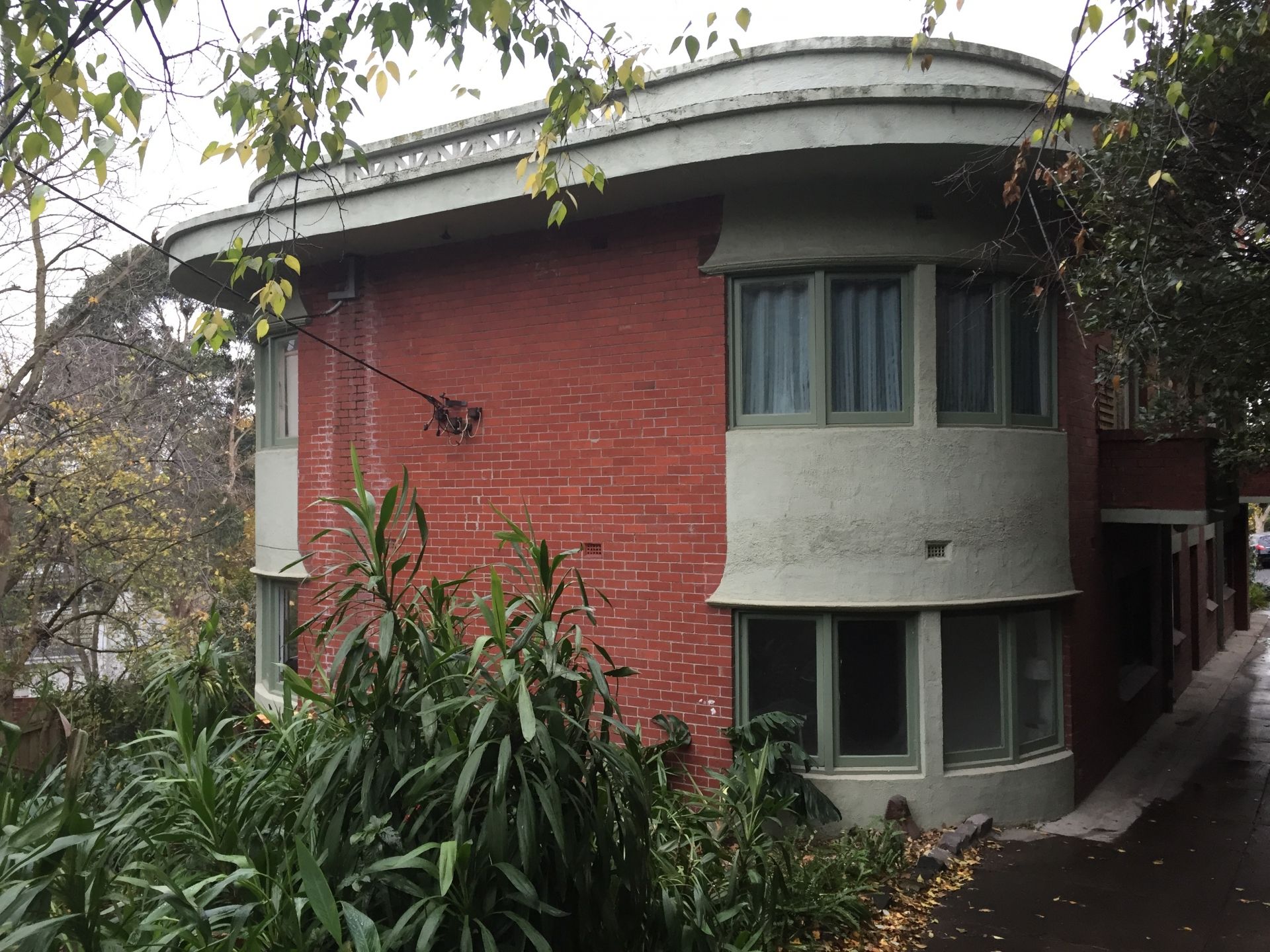 Art Deco Living 1 bedroom Apartment in Prime Location