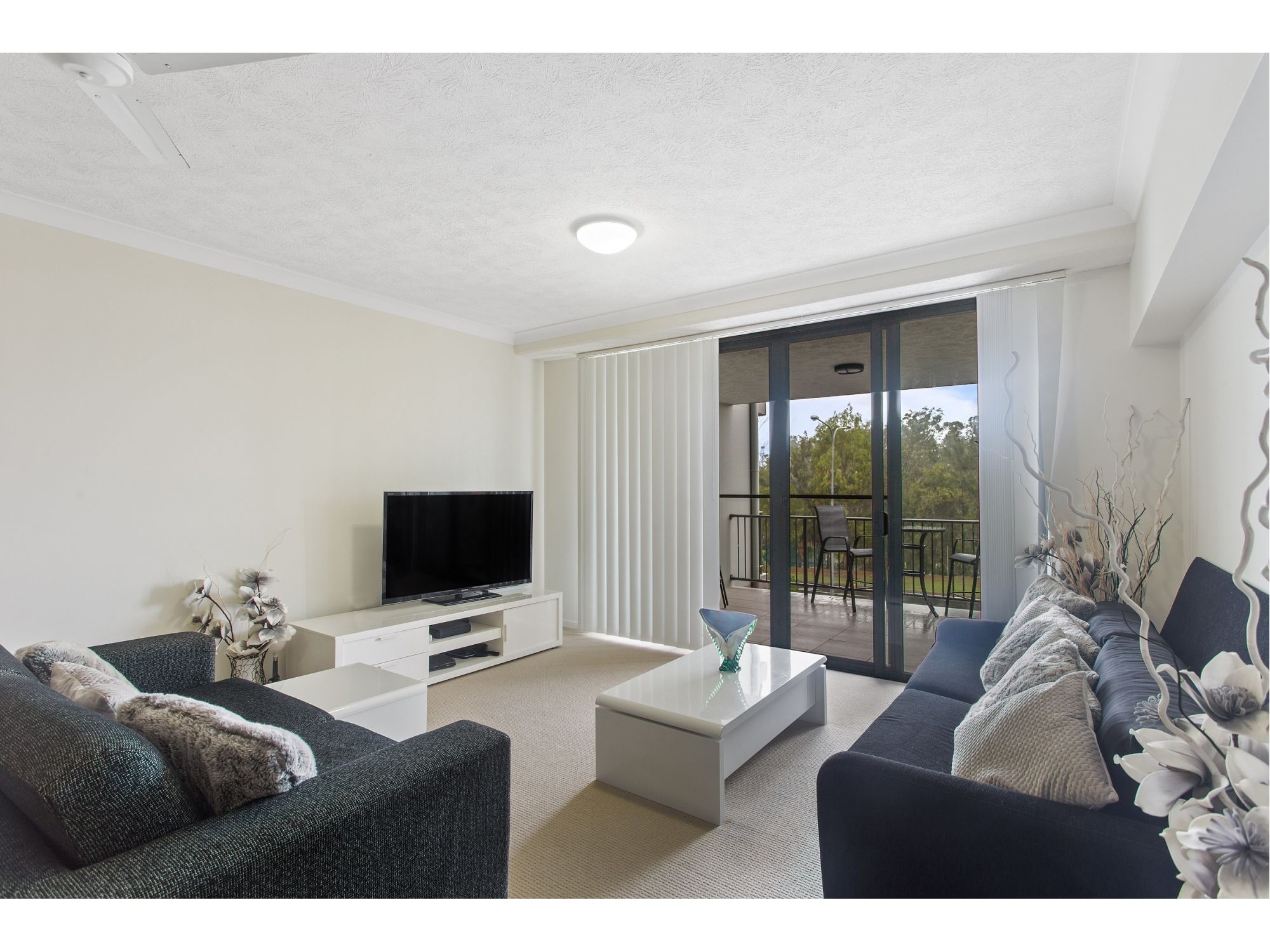 QUALITY ROBINA APARTMENT IN LEAFY SURROUNDS