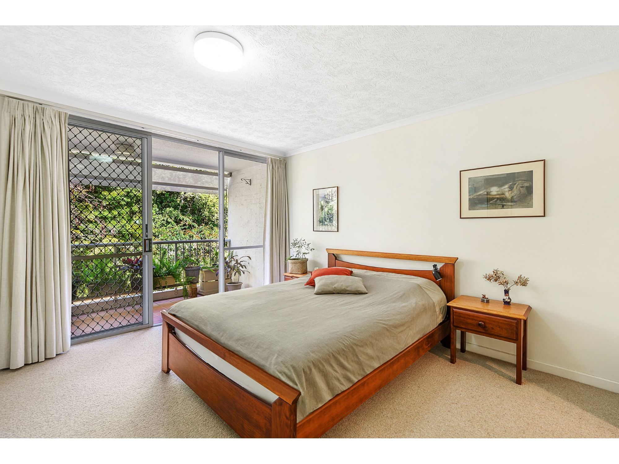 LIFESTYLE AND LOCATION!