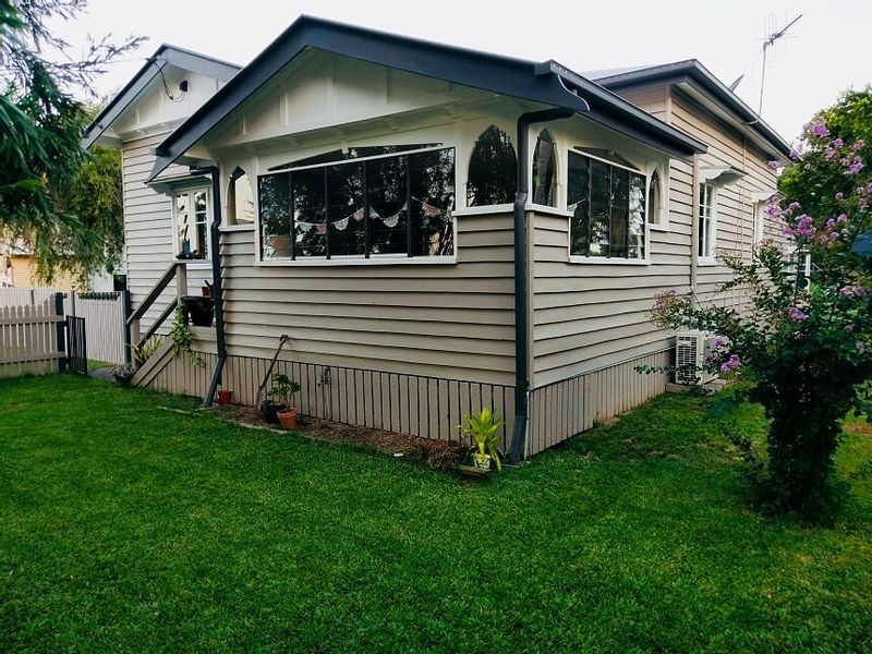 FULLY RENOVATED COTTAGE ON LARGE BLOCK