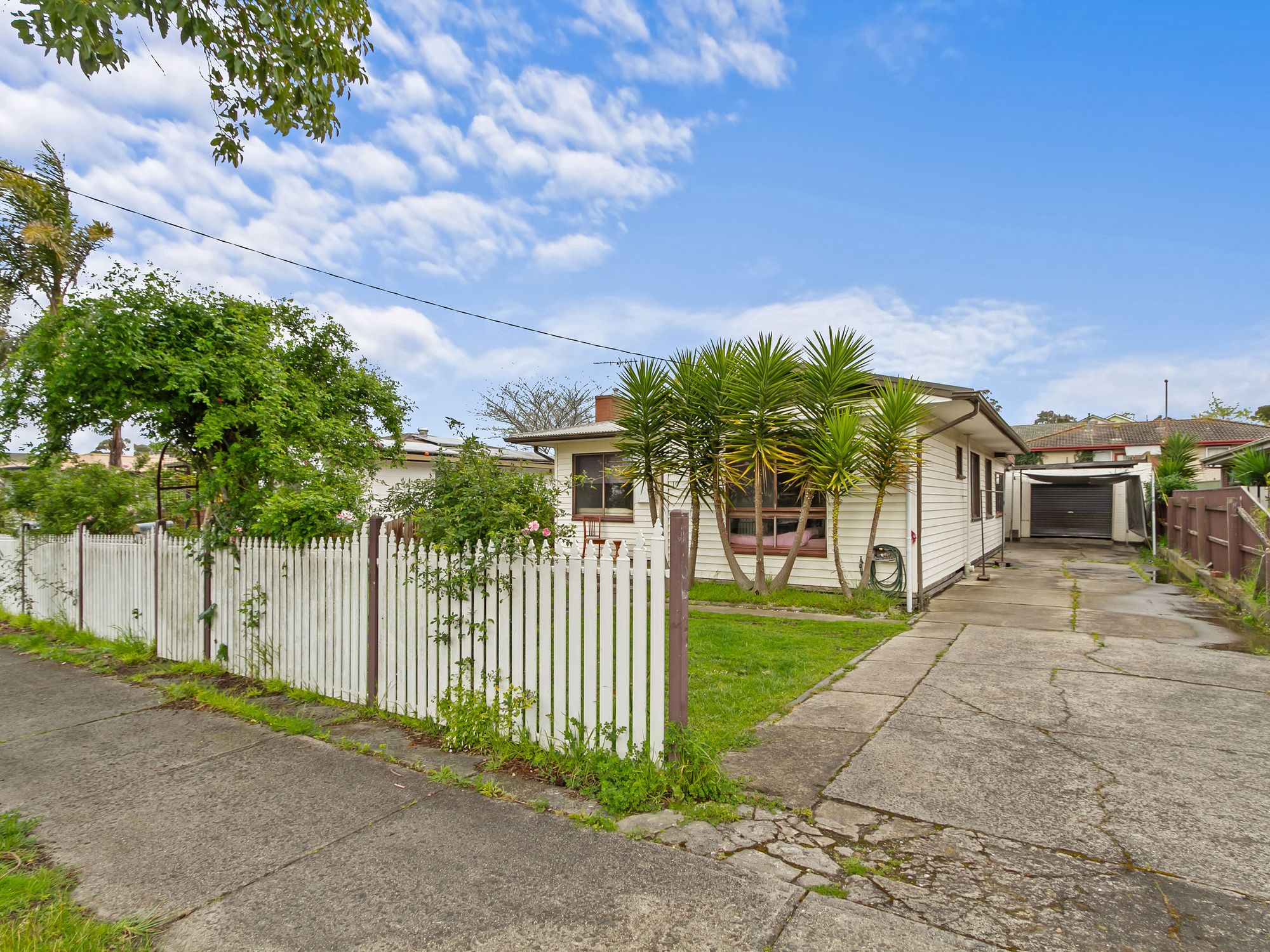 Morwell HUGE Family Home with 5 bedrooms and big backyard