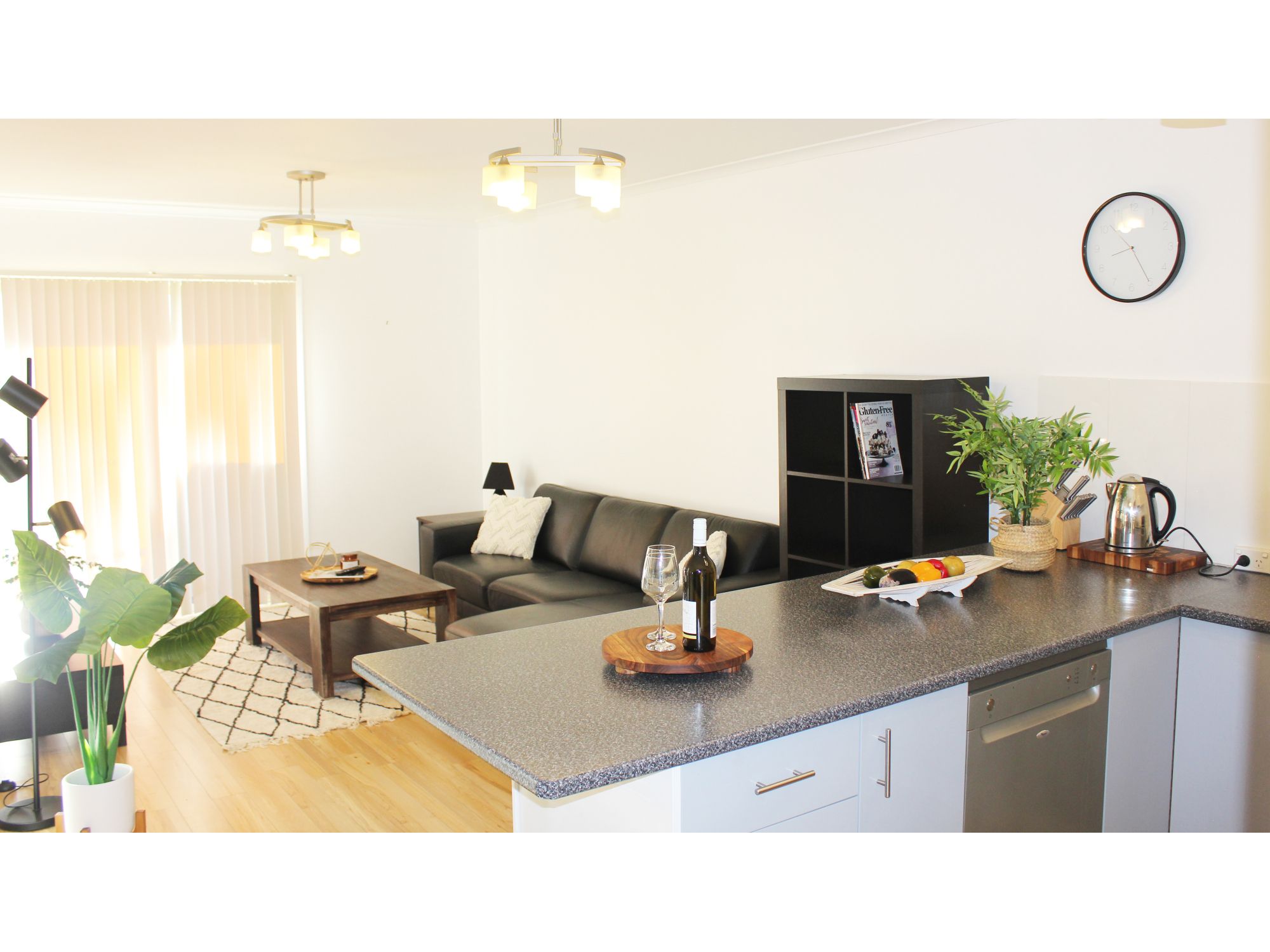 Top Floor, Great Views, Modern Apartment