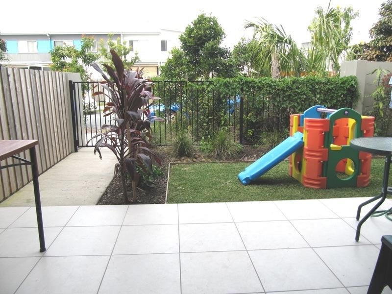 Immaculate Brightwater Townhouse, Short Stroll To Everything!