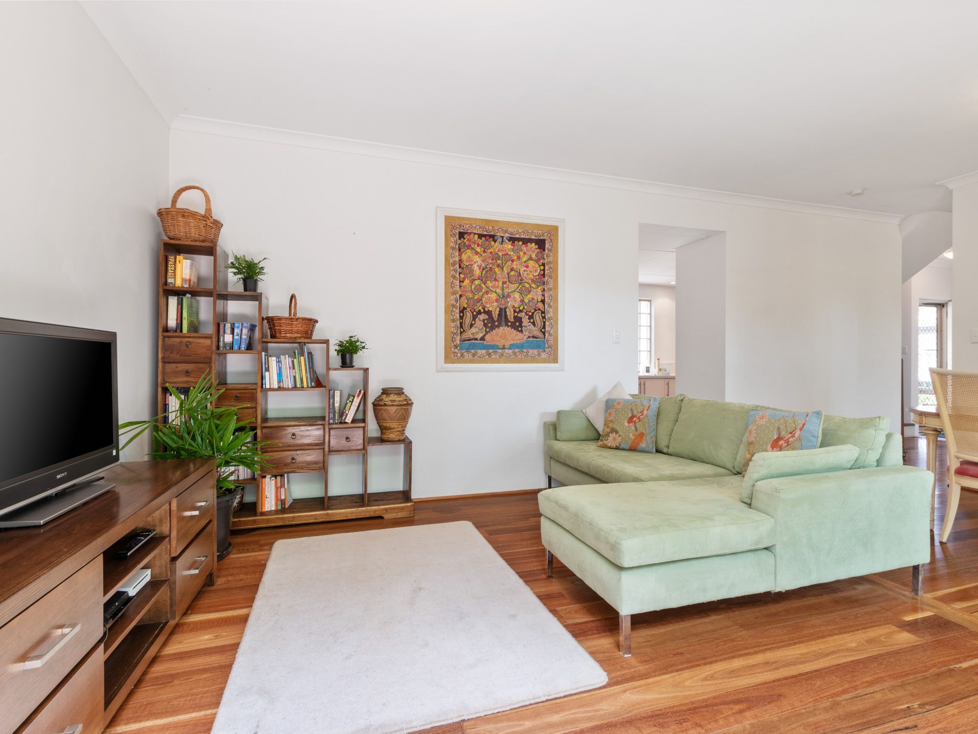 Relaxing leafy refuge with organic garden and ocean views