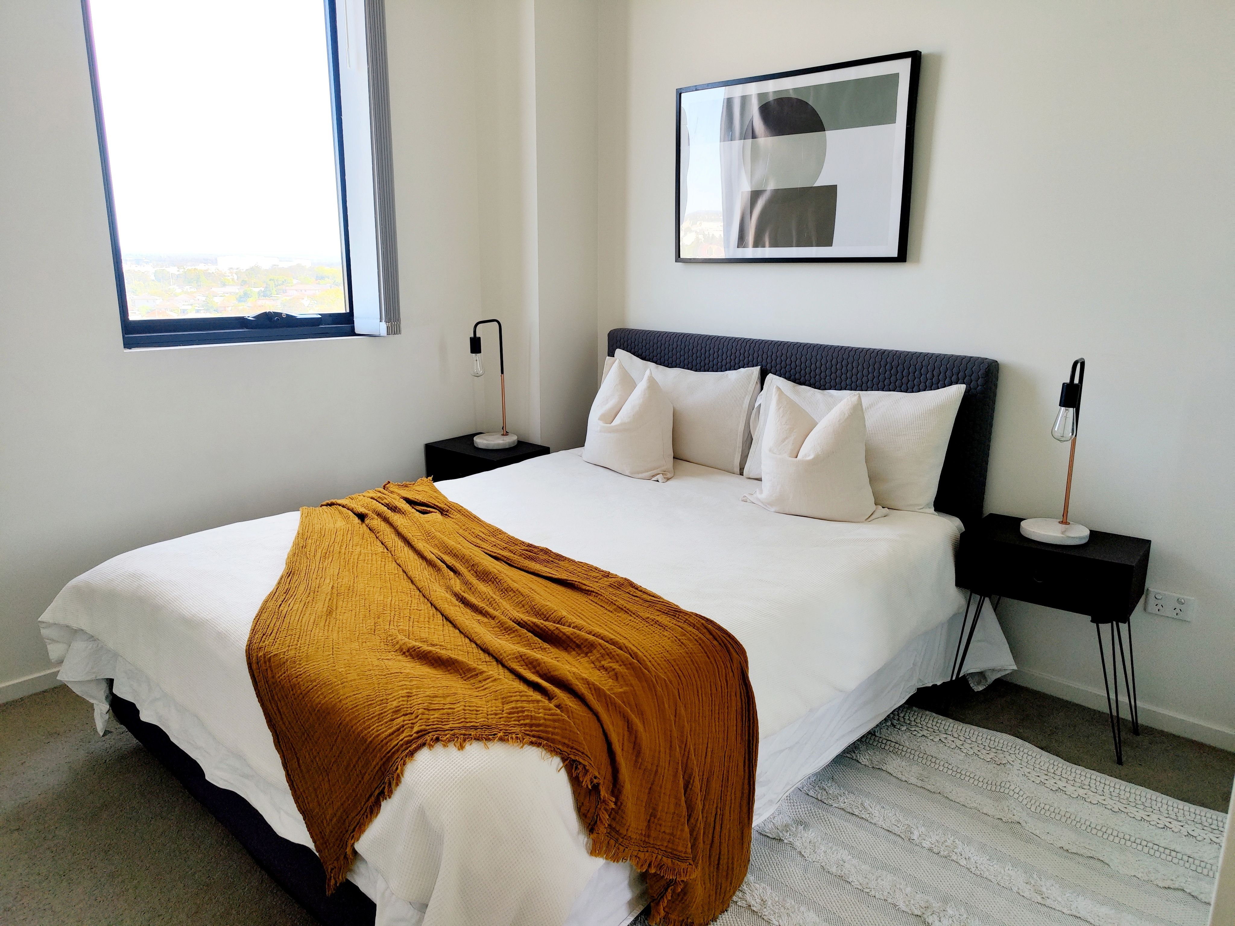 Skyline Views of Sydney CBD + Fireworks, Bright, Stylish Home in Heart of Liverpool