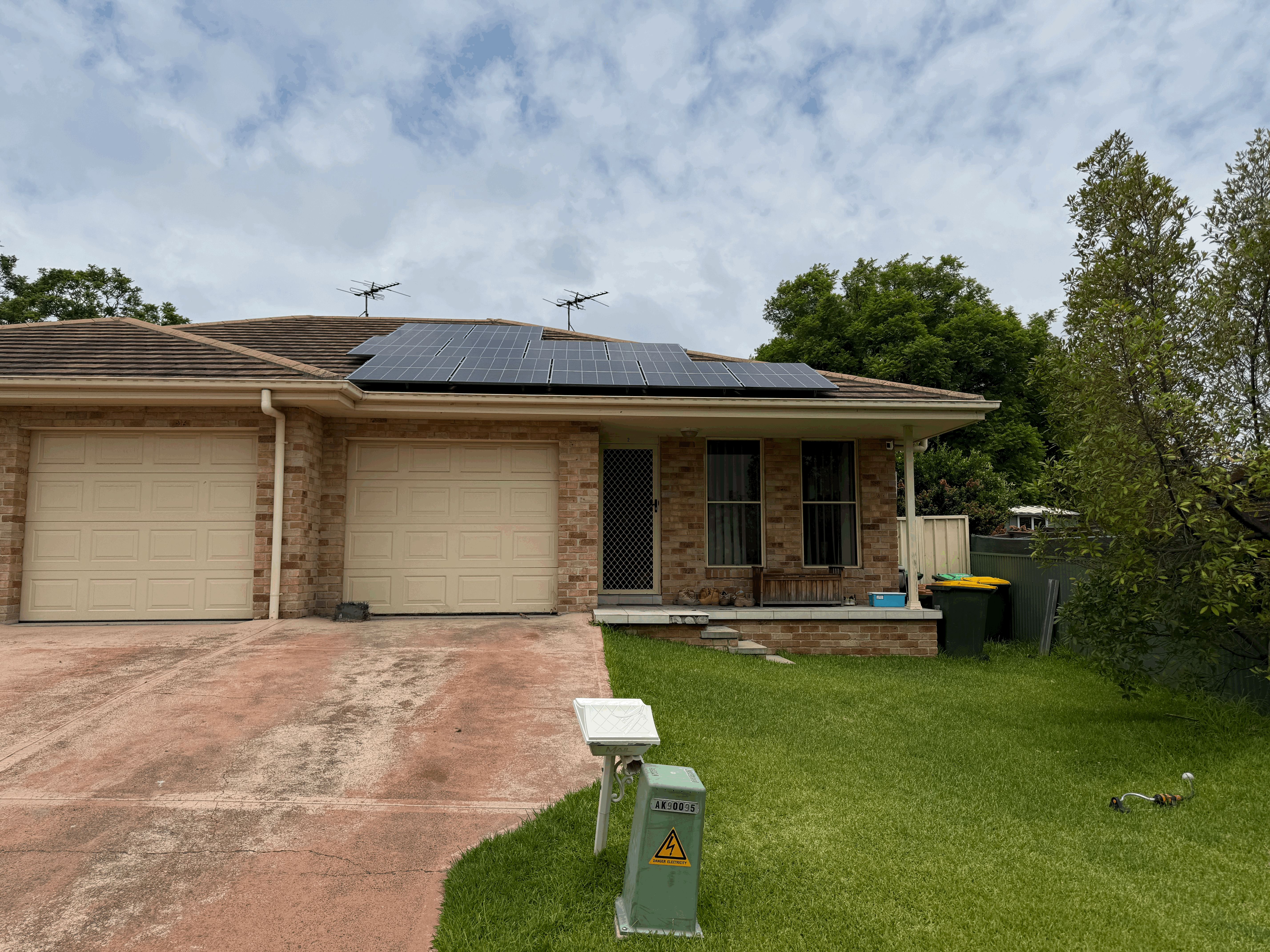 Muswellbrook Unit for Sale $390K | 2BR, Solar, A/C, Garage & More