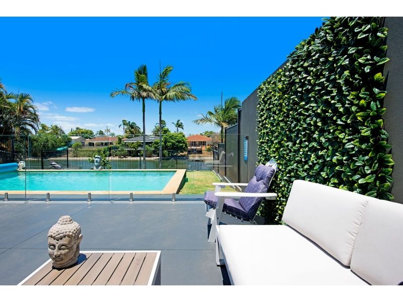 WATERFRONT TOWNHOUSE in prestigious Isle of Capri.