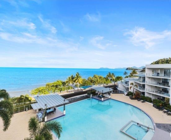 Incredible Beachfront Luxury Penthouse - Stunning Coral Sea and Mountain Panaromas