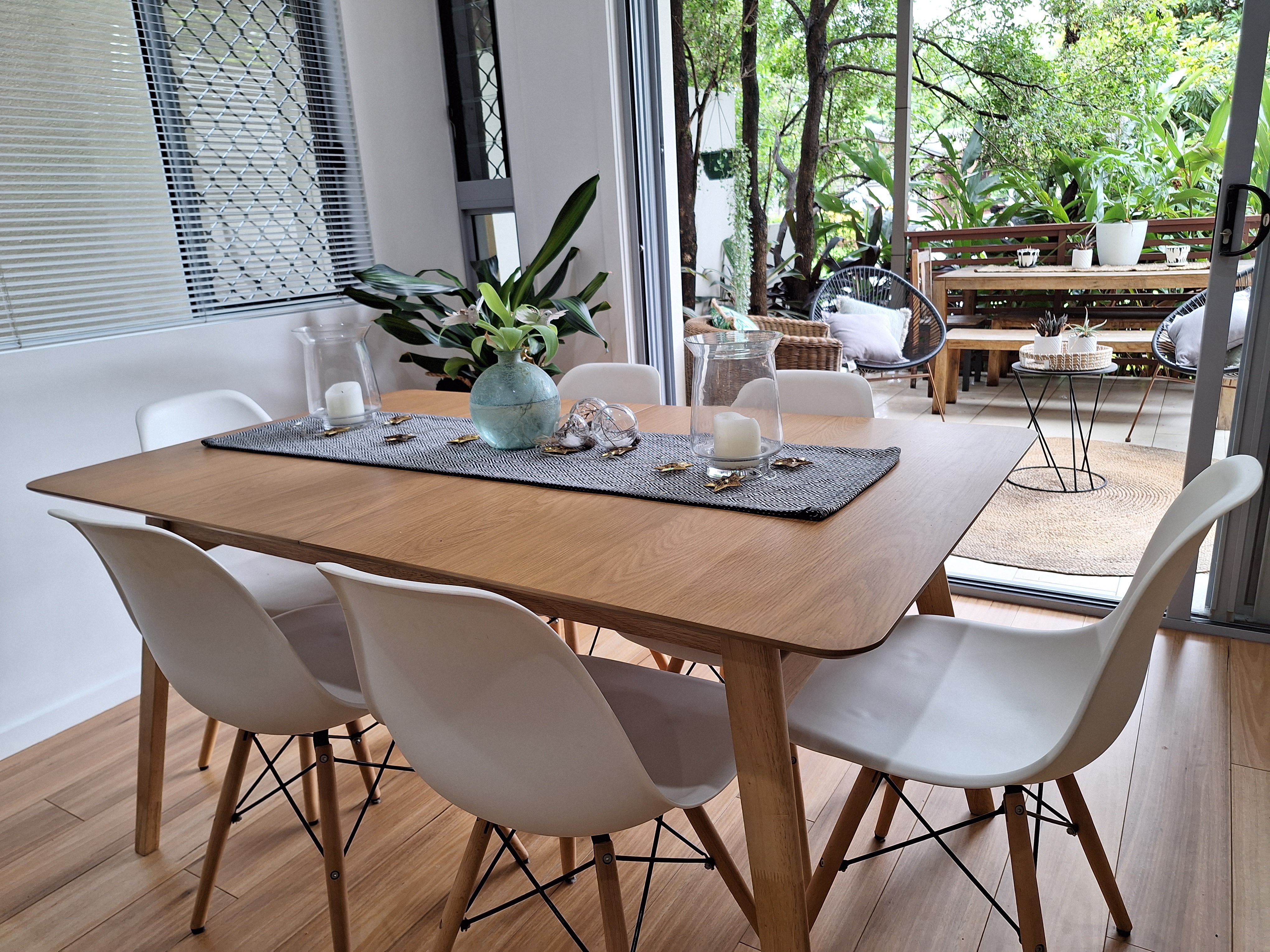 MODERN TOWNHOUSE IN SOUGHT AFTER LOCATION