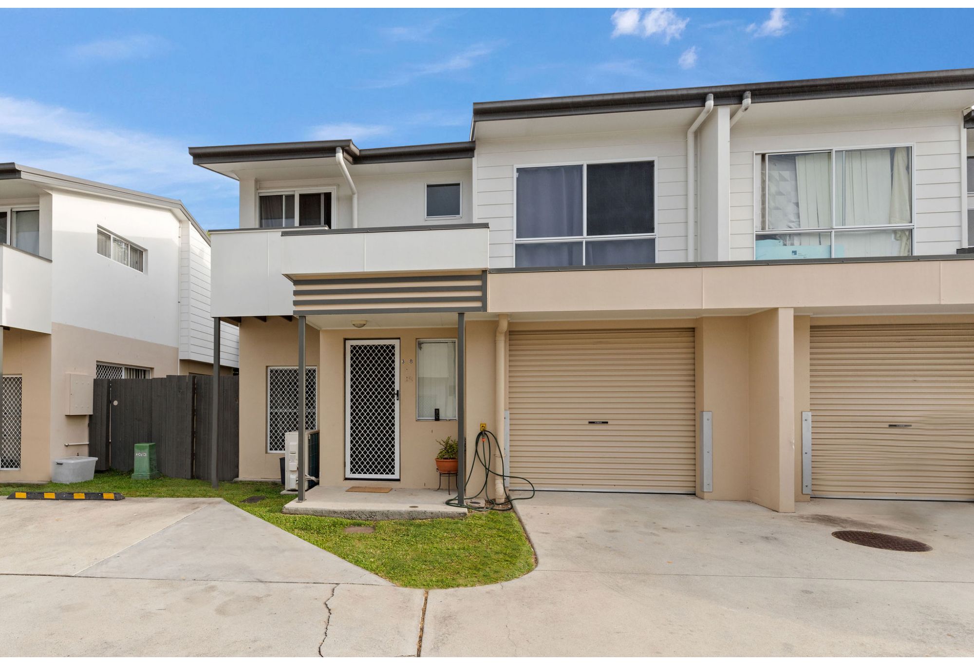 Great LOCATION! Great POOL! Great TOWNHOUSE!