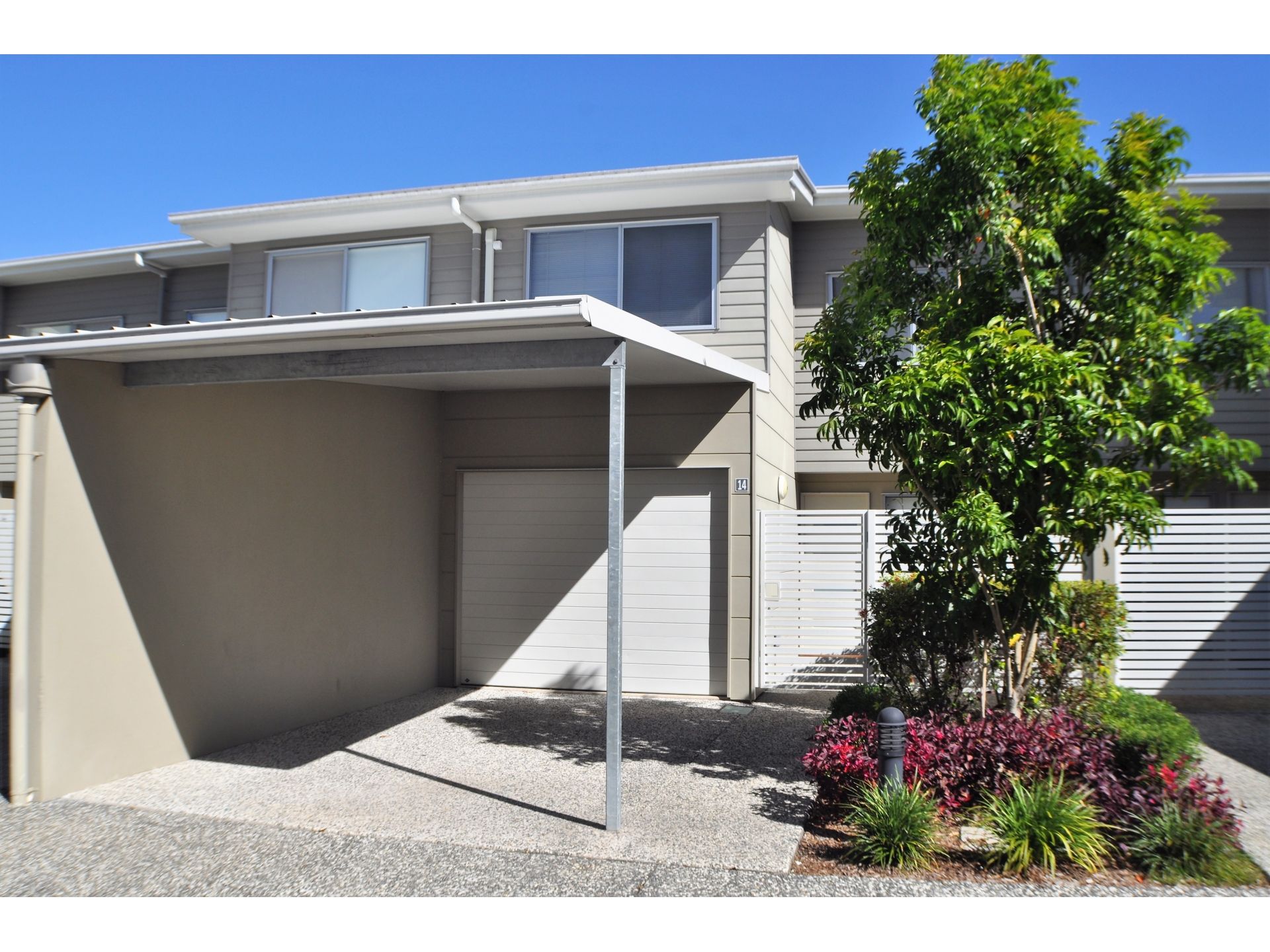 BRIGHTWATER – HOSPITAL LOCATION. SECURE YOUR FUTURE NOW!!! PROPERTY CODE 6958