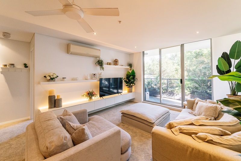 Immaculate Broadwater Apartment