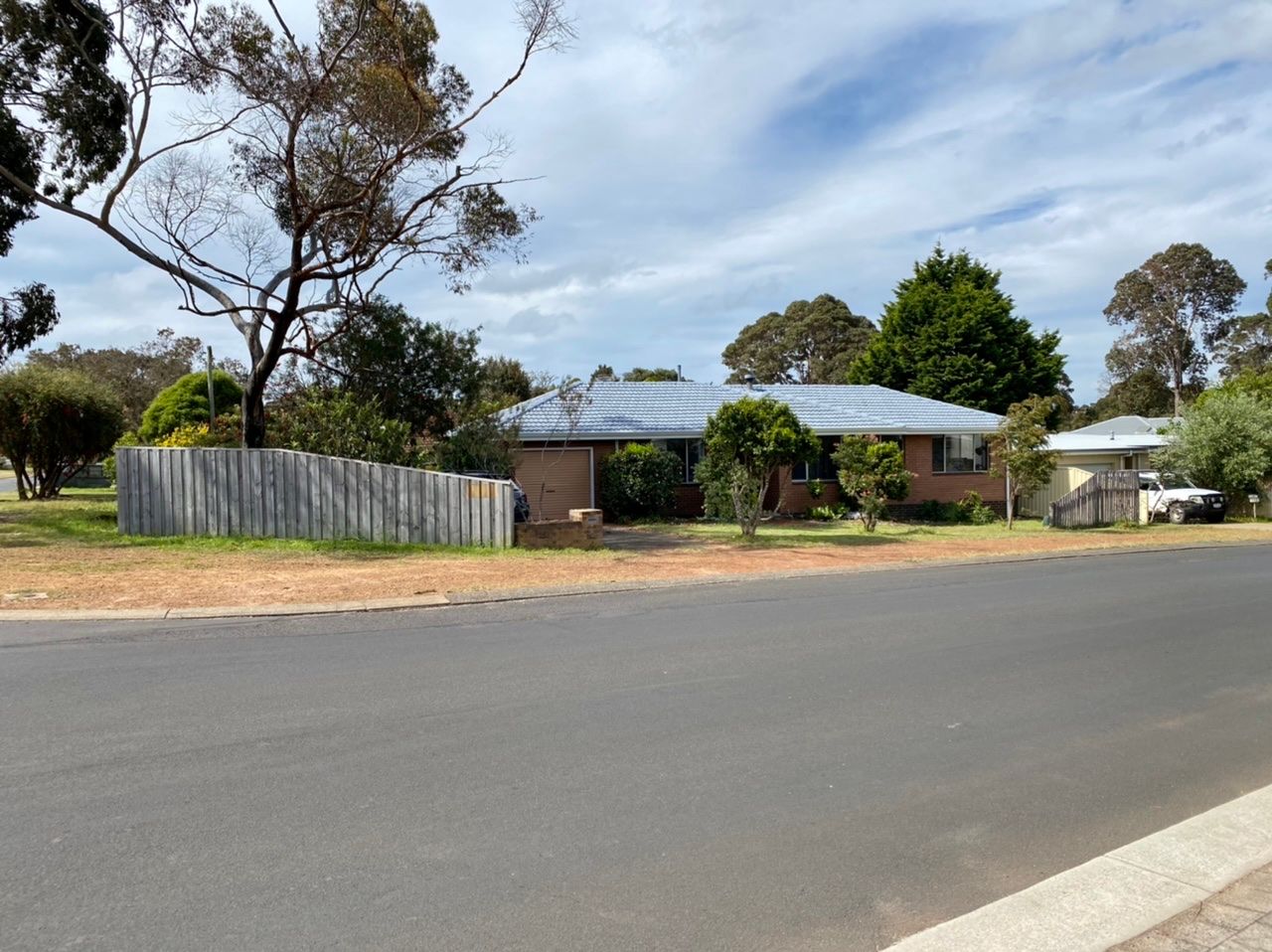Renovated Retro Dwelling between the Capes