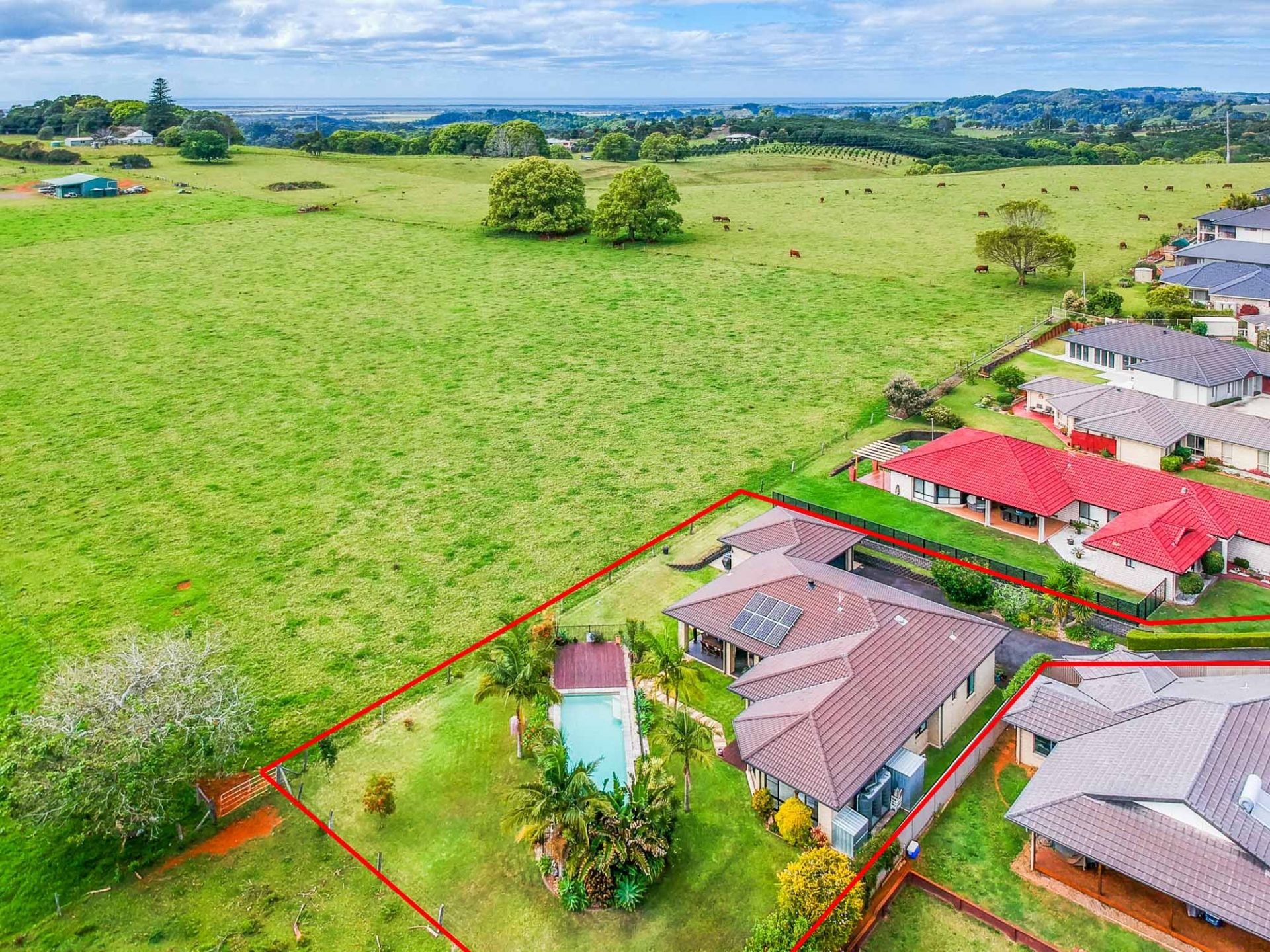 IMPRESSIVE, SPACIOUS FAMILY HOME WITH STUNNING RURAL VIEWS!