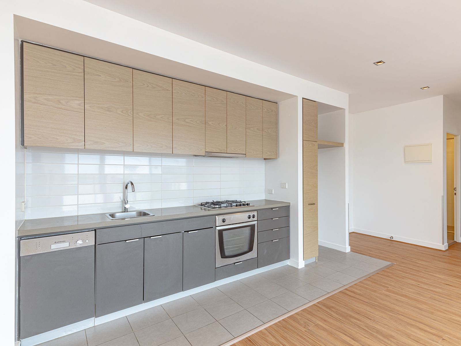 2 BEDROOM - 2 BATHROOM - INVESTOR WANTED