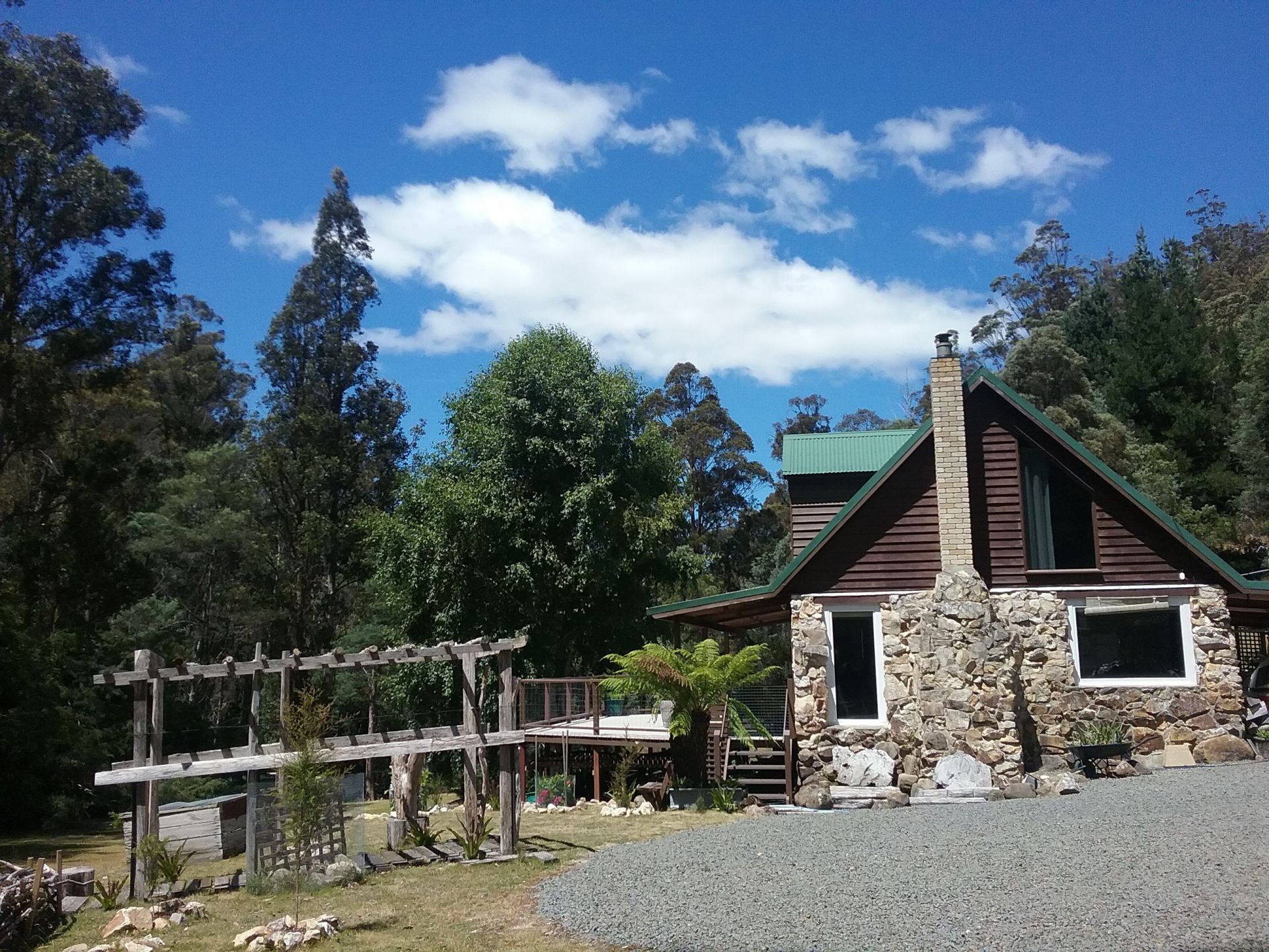 Picture perfect Stone Cottage set beside The stream