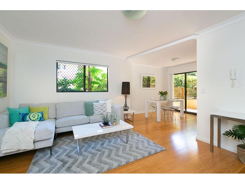 Lucky number 8 - modern two bedroom ground floor apartment with leafy outlook.