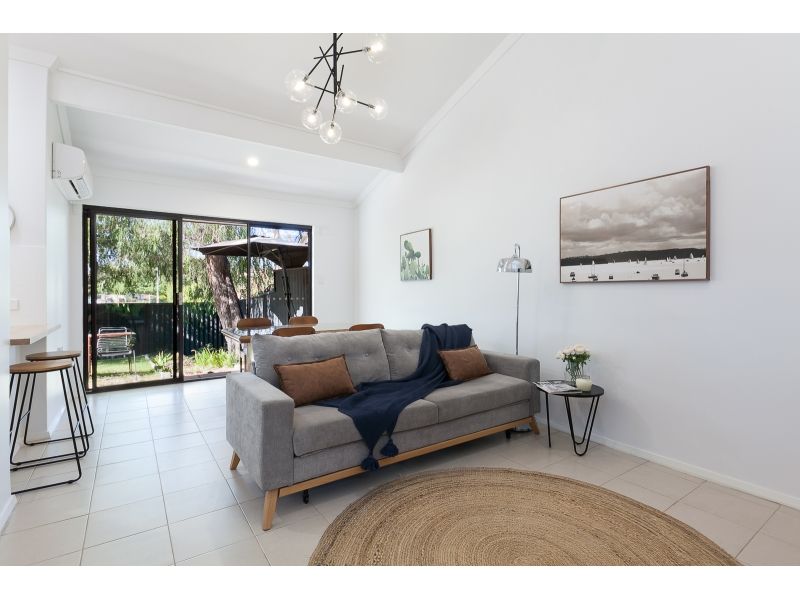 8/6 Mount Henry Road, COMO, WA 6152